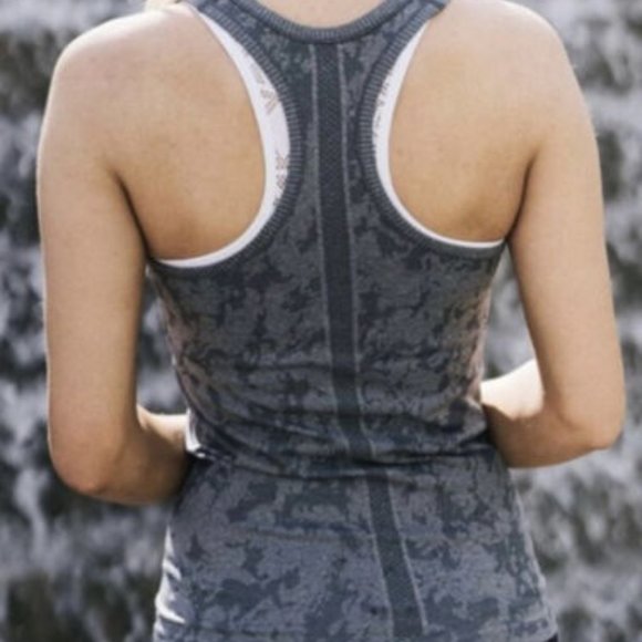 ZYIA Active Size Medium Gray Splash Racer Seamless Tank Top Racerback NWOT - Picture 2 of 10